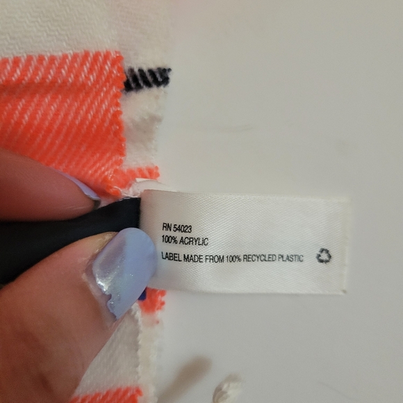 Gap Striped Orange & White Wrap Scarf EUC Winter Holiday Outdoors Vintage - Picture 8 of 8
